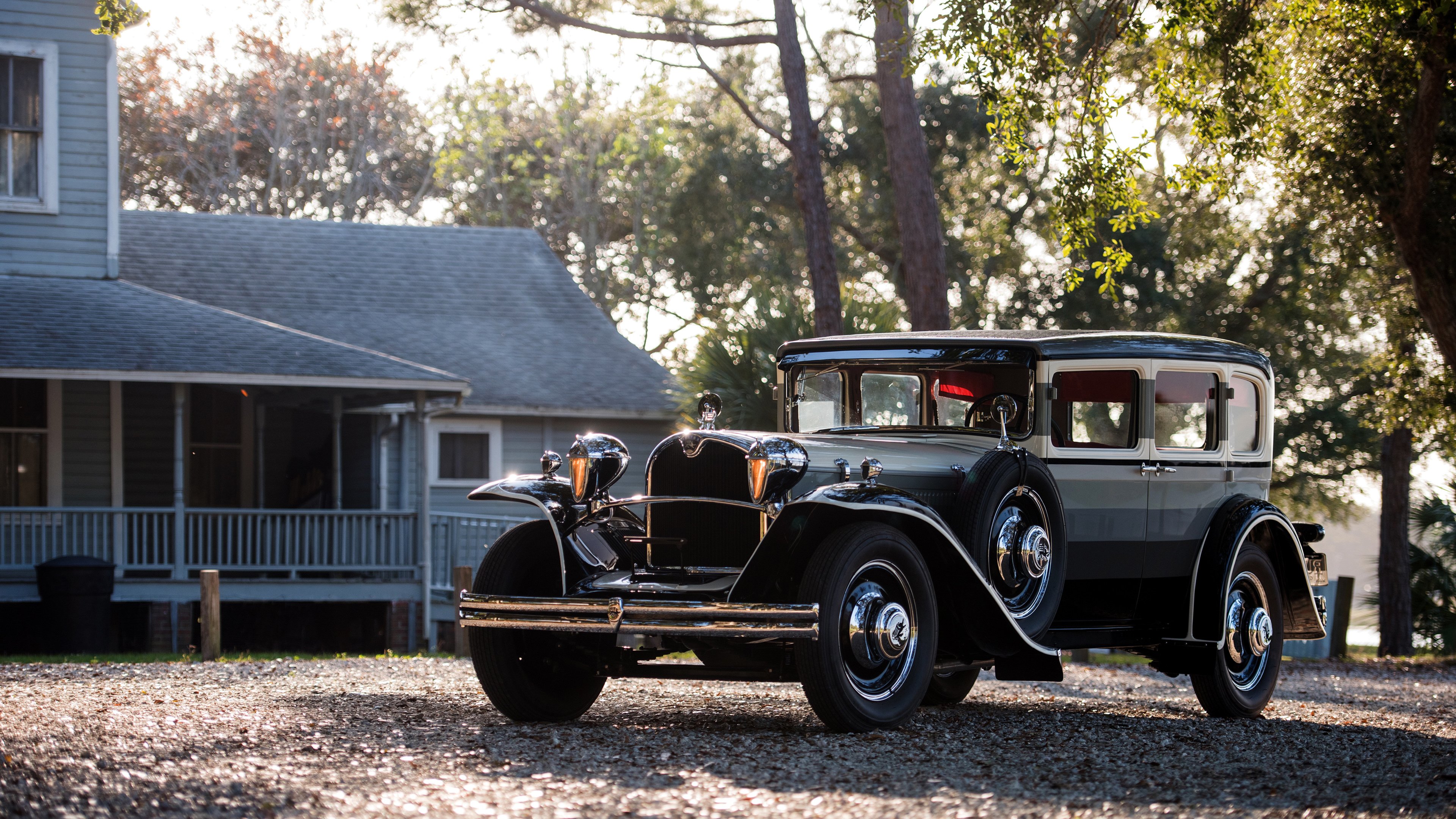 湖人后卫展示控球技巧连续摆脱三名防守者，湖人后卫展示控球技巧连续摆脱三名防守者